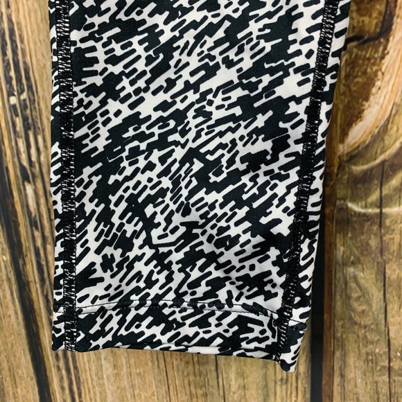 Nike Essential Tight Fit Capri Leggings xs - Picture 6 of 9